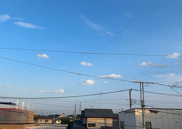 【物件からの展望】眺望を気にして物件を探す場合、前面に建物が建っていないか現地で確認しましょう!前面に建物があると景色はもちろん、日当たりや風通しにも影響が出てきます。住んだ時のことを想像しながら現地見学をしましょう。