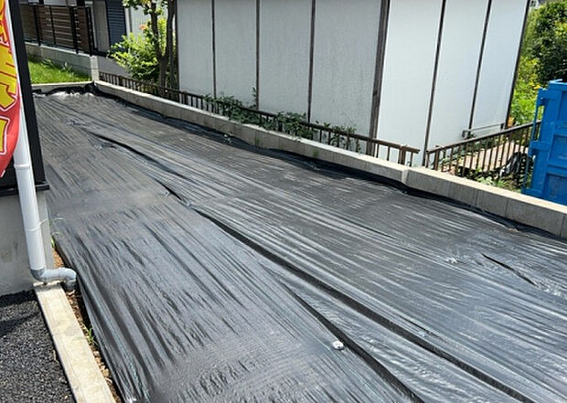 【庭】庭があることでガーデニングや家庭菜園はもちろん、こどもの遊び場やペットを放して遊ぶことができます。また、家の周囲に余裕があるということです。隣地との間があれば、十分な日当たりと、風通しが確保できます。
