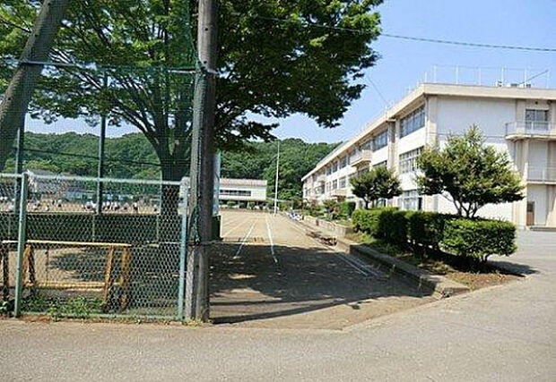 城山中学校(約1,336m)