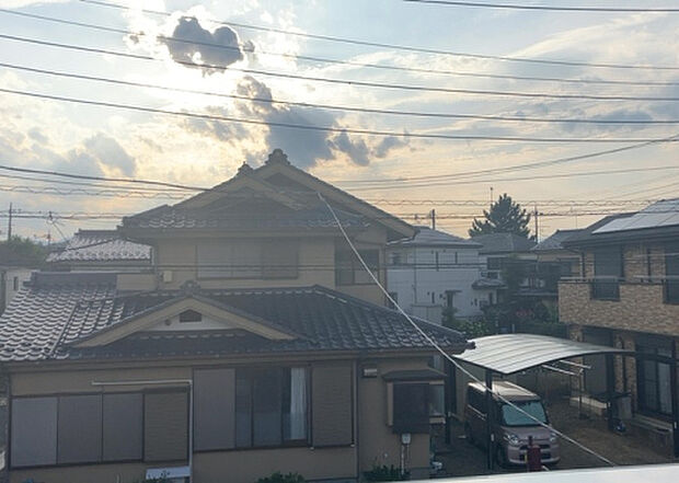【物件からの展望】眺望を気にして物件を探す場合、前面に建物が建っていないか現地で確認しましょう!前面に建物があると景色はもちろん、日当たりや風通しにも影響が出てきます。住んだ時のことを想像しながら現地見学をしましょう。