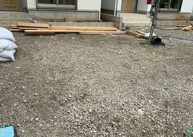 【駐車場_2】駐車場と明記されていても、最小スペースでつくられた駐車場だと大型車は駐車できなかったり、出入りしにくくなったりする可能性があります。お車のサイズと購入したい物件の駐車場のサイズを現地で確認しましょう。