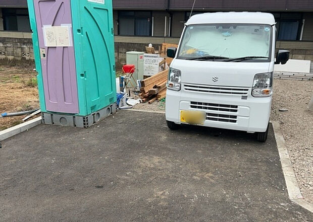 【その他設備】敷地内には、散水栓や立水栓があります。水道水を直接利用できるため、水を運ぶ手間を省くことが出来ます。大量の水を必要とする洗車作業や清掃などに役立ちます。その他設備とあわせて、現地でご確認ください。