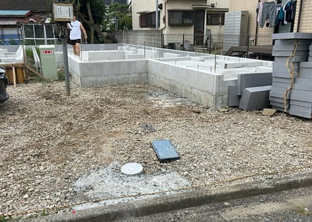 【駐車場_2】駐車場と明記されていても、最小スペースでつくられた駐車場だと大型車は駐車できなかったり、出入りしにくくなったりする可能性があります。お車のサイズと購入したい物件の駐車場のサイズを現地で確認しましょう。