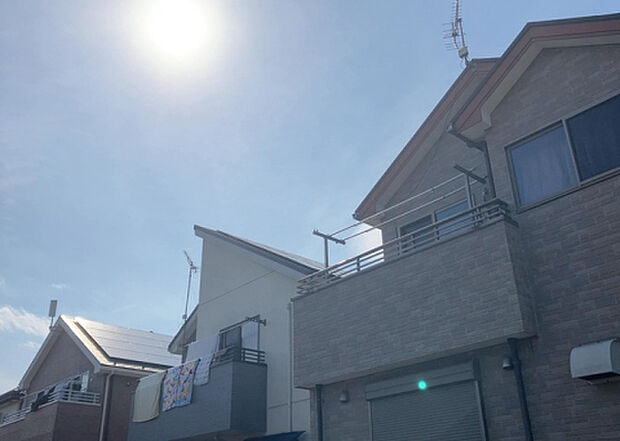 【物件からの展望_2】眺望を気にして物件を探す場合、前面に建物が建っていないか現地で確認しましょう!前面に建物があると景色はもちろん、日当たりや風通しにも影響が出てきます。住んだ時のことを想像しながら現地見学をしましょう。