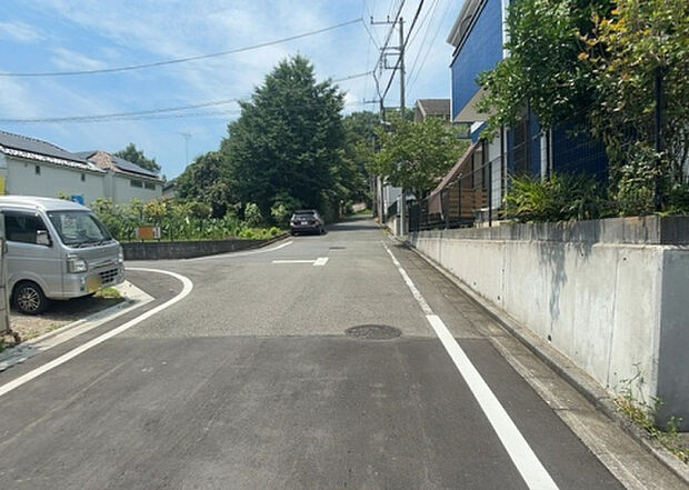 【物件からの展望_2】眺望を気にして物件を探す場合、前面に建物が建っていないか現地で確認しましょう!前面に建物があると景色はもちろん、日当たりや風通しにも影響が出てきます。住んだ時のことを想像しながら現地見学をしましょう。