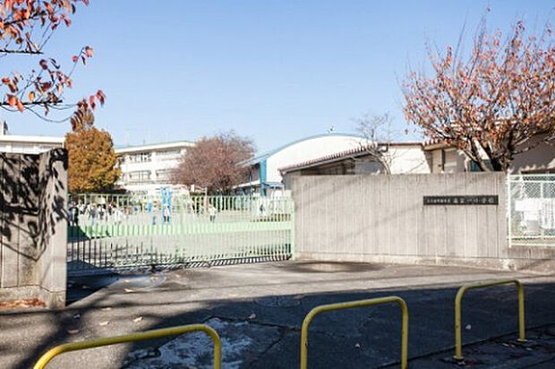 南第一小学校(約1,048m)