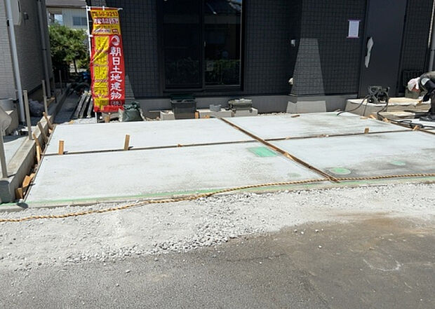 【駐車場】駐車場と明記されていても、最小スペースでつくられた駐車場だと大型車は駐車できなかったり、出入りしにくくなったりする可能性があります。お車のサイズと購入したい物件の駐車場のサイズを現地で確認しましょう。