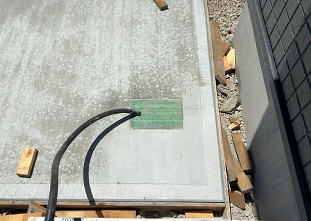 【その他設備】敷地内には、散水栓や立水栓があります。水道水を直接利用できるため、水を運ぶ手間を省くことが出来ます。大量の水を必要とする洗車作業や清掃などに役立ちます。その他設備とあわせて、現地でご確認ください。