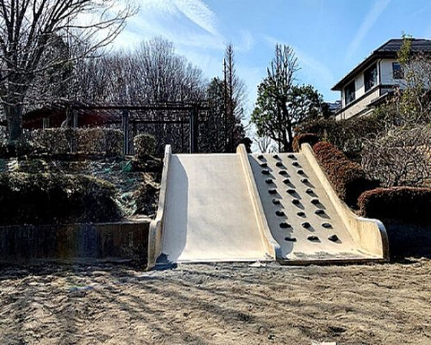 宇津木台中公園(約717m)