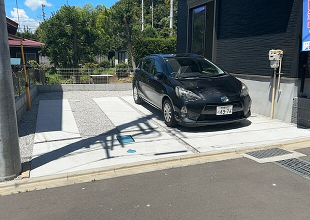 【駐車場】駐車場と明記されていても、最小スペースでつくられた駐車場だと大型車は駐車できなかったり、出入りしにくくなったりする可能性があります。お車のサイズと購入したい物件の駐車場のサイズを現地で確認しましょう。