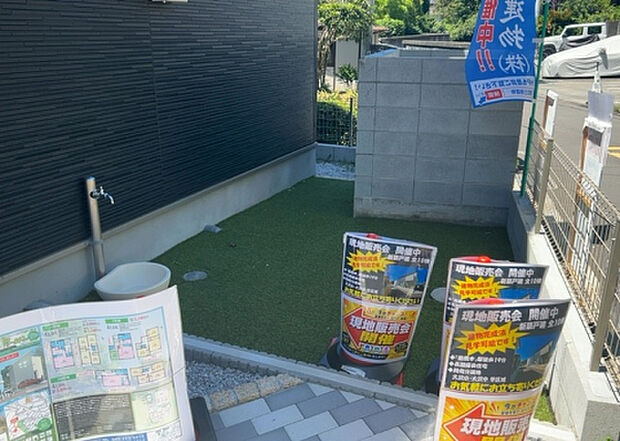 【庭】庭があることでガーデニングや家庭菜園はもちろん、こどもの遊び場やペットを放して遊ぶことができます。また、家の周囲に余裕があるということです。隣地との間があれば、十分な日当たりと、風通しが確保できます。
