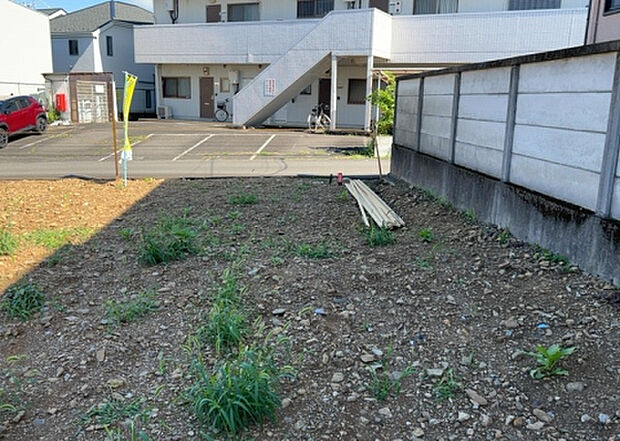 【駐車場_2】駐車場と明記されていても、最小スペースでつくられた駐車場だと大型車は駐車できなかったり、出入りしにくくなったりする可能性があります。お車のサイズと購入したい物件の駐車場のサイズを現地で確認しましょう。