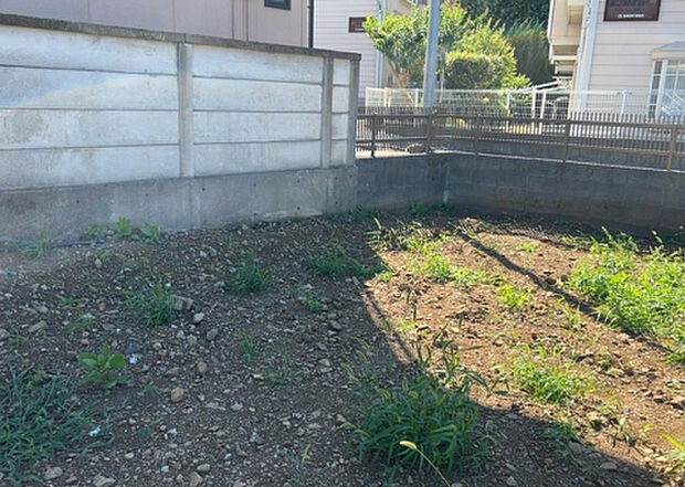【玄関_2】玄関は、狭すぎると複数人で使いにくく、広すぎても無駄な空間になりがちです。最低2畳を目安にして、家の広さとの兼ね合いや家族の人数を考慮して決めるとよいでしょう。現地を見学して快適な玄関を選びましょう!