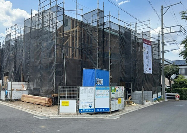 【外観_2】外観は建物の第一印象を決める重要な要素です。複数の方向から見ることで、建物の存在感や周辺との調和、デザインの良さなどがより明確に分かります。お気に入りの建物を見つけてみてください。