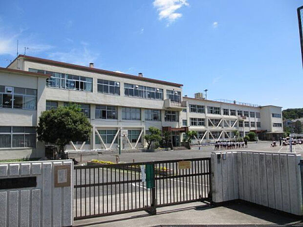 由井第二小学校(約765m)