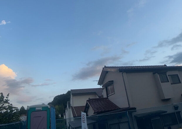 【物件からの展望】眺望を気にして物件を探す場合、前面に建物が建っていないか現地で確認しましょう!前面に建物があると景色はもちろん、日当たりや風通しにも影響が出てきます。住んだ時のことを想像しながら現地見学をしましょう。