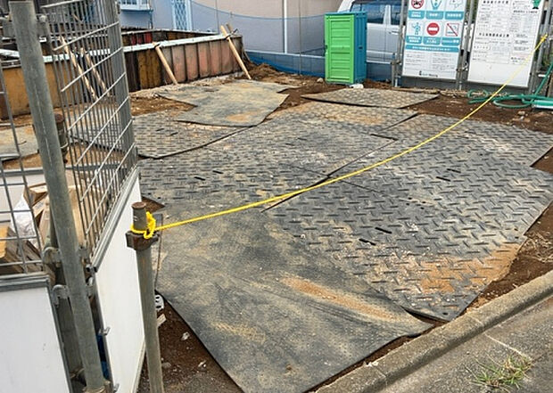【庭】庭があることでガーデニングや家庭菜園はもちろん、こどもの遊び場やペットを放して遊ぶことができます。また、家の周囲に余裕があるということです。隣地との間があれば、十分な日当たりと、風通しが確保できます。