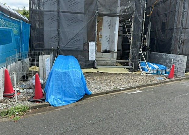 【駐車場_2】駐車場と明記されていても、最小スペースでつくられた駐車場だと大型車は駐車できなかったり、出入りしにくくなったりする可能性があります。お車のサイズと購入したい物件の駐車場のサイズを現地で確認しましょう。