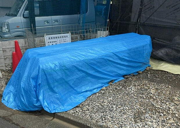 【庭_2】庭のある家に住むことのメリットとして、子どもたちの遊び場を確保できること、ガーデニングや家庭菜園を楽しめること、明るさを確保できることがあります。また、配置を工夫することでプライバシーが確保できます。