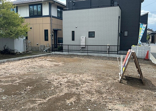 【外観_2】外観は建物の第一印象を決める重要な要素です。複数の方向から見ることで、建物の存在感や周辺との調和、デザインの良さなどがより明確に分かります。お気に入りの建物を見つけてみてください。