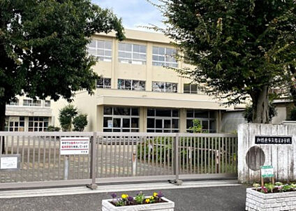 弥栄小学校 201m(徒歩3分)