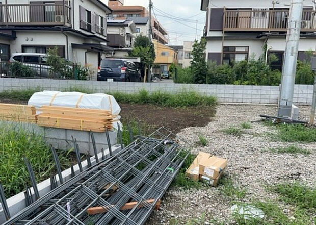 【駐車場_2】駐車場と明記されていても、最小スペースでつくられた駐車場だと大型車は駐車できなかったり、出入りしにくくなったりする可能性があります。お車のサイズと購入したい物件の駐車場のサイズを現地で確認しましょう。