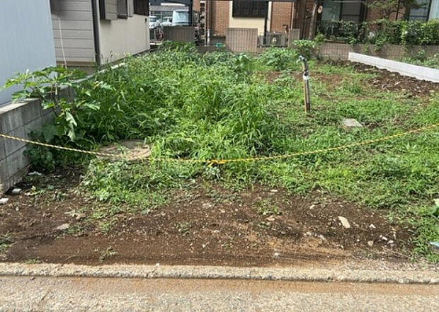 【駐車場_2】駐車場と明記されていても、最小スペースでつくられた駐車場だと大型車は駐車できなかったり、出入りしにくくなったりする可能性があります。お車のサイズと購入したい物件の駐車場のサイズを現地で確認しましょう。