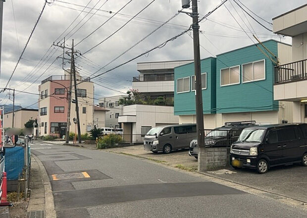 【物件からの展望_2】眺望を気にして物件を探す場合、前面に建物が建っていないか現地で確認しましょう！前面に建物があると景色はもちろん、日当たりや風通しにも影響が出てきます。住んだ時のことを想像しながら現地見学をしましょう。