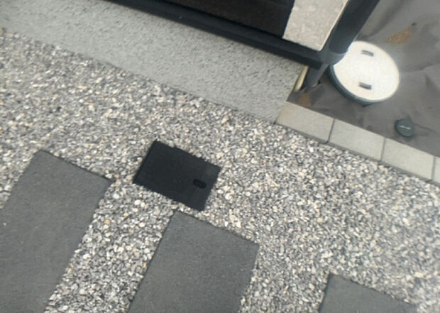 【その他設備】敷地内には、散水栓や立水栓があります。水道水を直接利用できるため、水を運ぶ手間を省くことが出来ます。大量の水を必要とする洗車作業や清掃などに役立ちます。その他設備とあわせて、現地でご確認ください。