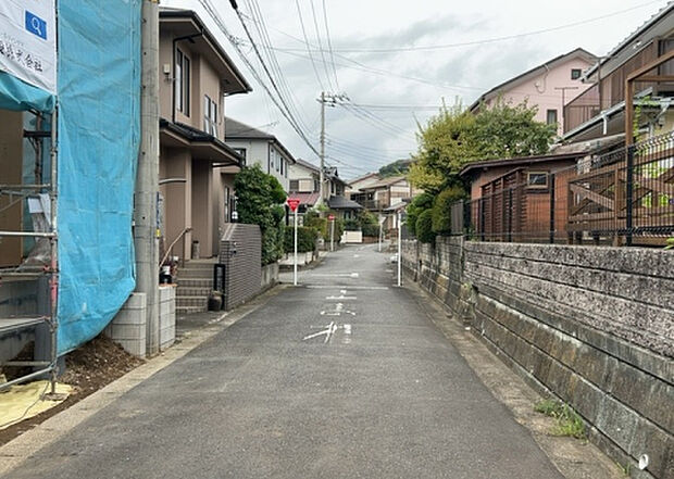 【物件からの展望】眺望を気にして物件を探す場合、前面に建物が建っていないか現地で確認しましょう!前面に建物があると景色はもちろん、日当たりや風通しにも影響が出てきます。住んだ時のことを想像しながら現地見学をしましょう。