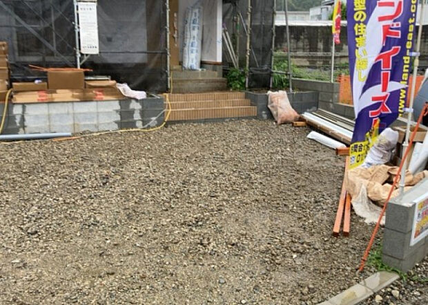 【駐車場_2】駐車場と明記されていても、最小スペースでつくられた駐車場だと大型車は駐車できなかったり、出入りしにくくなったりする可能性があります。お車のサイズと購入したい物件の駐車場のサイズを現地で確認しましょう。