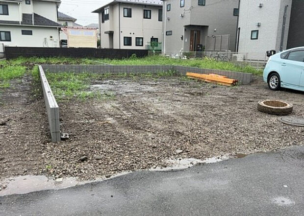 【その他設備】敷地内には、散水栓や立水栓があります。水道水を直接利用できるため、水を運ぶ手間を省くことが出来ます。大量の水を必要とする洗車作業や清掃などに役立ちます。その他設備とあわせて、現地でご確認ください。
