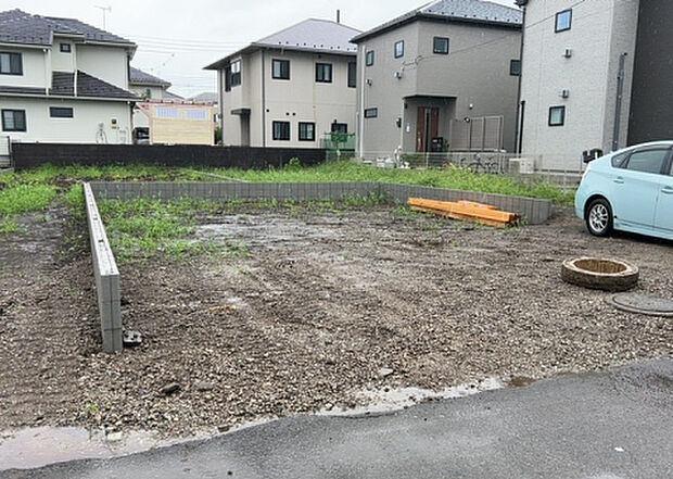 【駐車場_2】駐車場と明記されていても、最小スペースでつくられた駐車場だと大型車は駐車できなかったり、出入りしにくくなったりする可能性があります。お車のサイズと購入したい物件の駐車場のサイズを現地で確認しましょう。