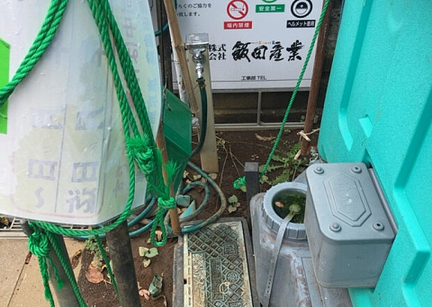 【その他設備】敷地内には、散水栓や立水栓があります。水道水を直接利用できるため、水を運ぶ手間を省くことが出来ます。大量の水を必要とする洗車作業や清掃などに役立ちます。その他設備とあわせて、現地でご確認ください。