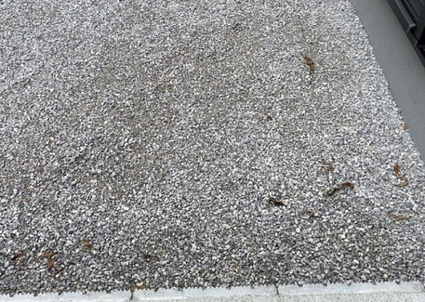 【庭】庭があることでガーデニングや家庭菜園はもちろん、こどもの遊び場やペットを放して遊ぶことができます。また、家の周囲に余裕があるということです。隣地との間があれば、十分な日当たりと、風通しが確保できます。
