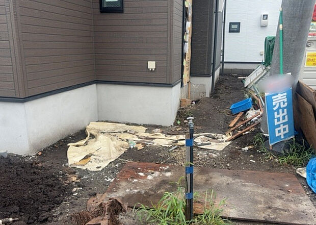 【庭】庭があることでガーデニングや家庭菜園はもちろん、こどもの遊び場やペットを放して遊ぶことができます。また、家の周囲に余裕があるということです。隣地との間があれば、十分な日当たりと、風通しが確保できます。