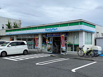 ファミリーマート　秀栄高専通り店 767m(徒歩10分)