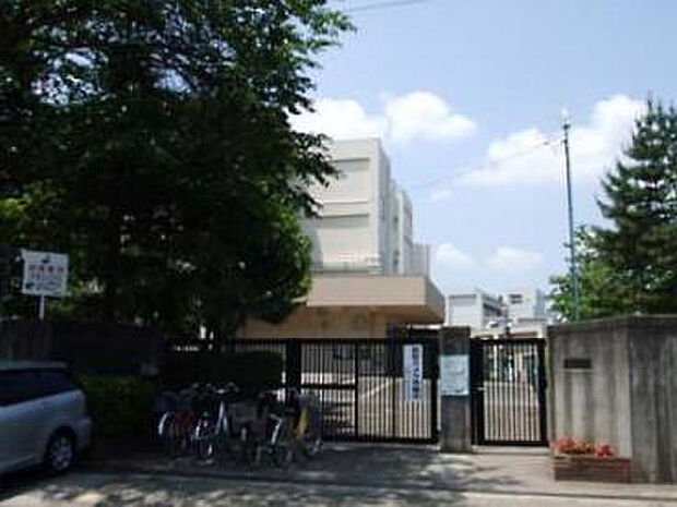成瀬台小学校（約238m）