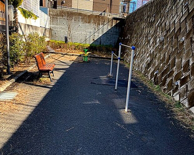 成瀬1丁目すこやか公園（約440m）