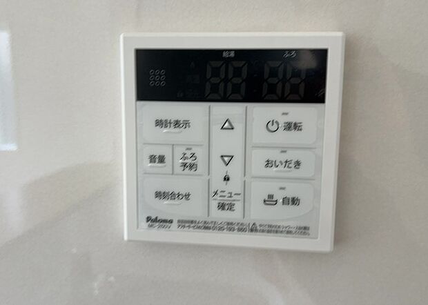 【給湯器リモコン】給湯器リモコンは、お風呂の温度設定やタイマー設定など、お風呂を快適に楽しむために欠かせないものです。液晶画面が大きく見やすいもの、操作ボタンが分かりやすいものなど、使いやすさが重要です。また、エコ機能が付いているものなら、光熱費の節約にもつながります。