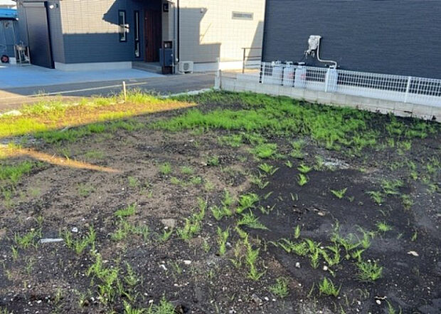 【その他設備】敷地内には、散水栓や立水栓があります。水道水を直接利用できるため、水を運ぶ手間を省くことが出来ます。大量の水を必要とする洗車作業や清掃などに役立ちます。その他設備とあわせて、現地でご確認ください。