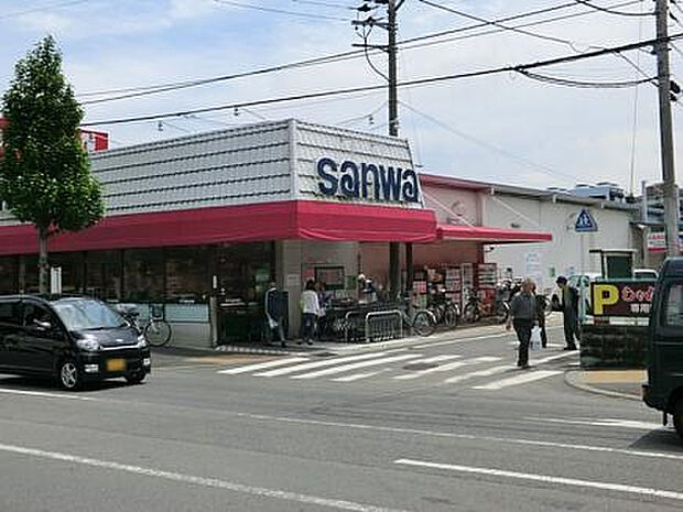 三和境川店(約599m)