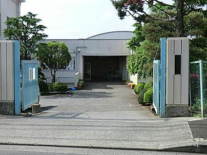 町田第三中学校 1373m(徒歩18分)