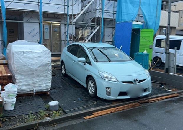 【駐車場_2】駐車場と明記されていても、最小スペースでつくられた駐車場だと大型車は駐車できなかったり、出入りしにくくなったりする可能性があります。お車のサイズと購入したい物件の駐車場のサイズを現地で確認しましょう。