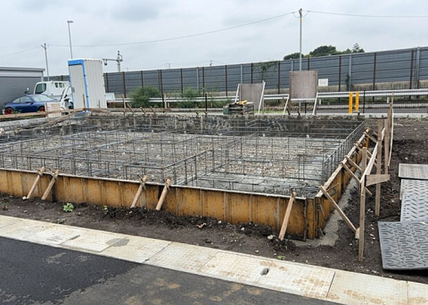【その他設備】敷地内には、散水栓や立水栓があります。水道水を直接利用できるため、水を運ぶ手間を省くことが出来ます。大量の水を必要とする洗車作業や清掃などに役立ちます。その他設備とあわせて、現地でご確認ください。