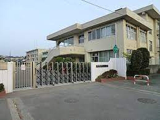 依知南小学校(約845m)