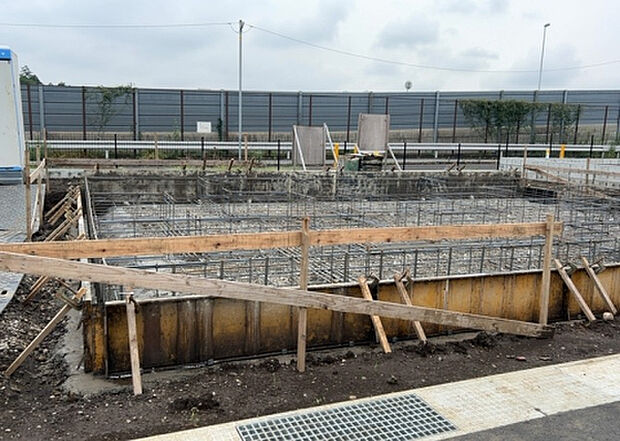【外観_2】外観は建物の第一印象を決める重要な要素です。複数の方向から見ることで、建物の存在感や周辺との調和、デザインの良さなどがより明確に分かります。お気に入りの建物を見つけてみてください。