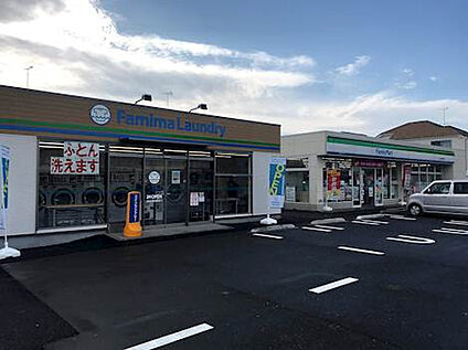 ファミリーマート　八王子大楽寺町店 307m(徒歩4分)