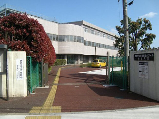 南中学校(約759m)
