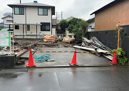 前面道路含む現地写真_2